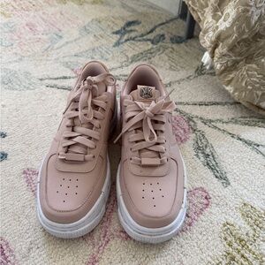 Nike Women's Air Force 1 Pixel